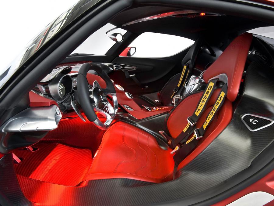Интерьер Alfa Romeo 4C Concept 2011 года  (фото 14 из 24)